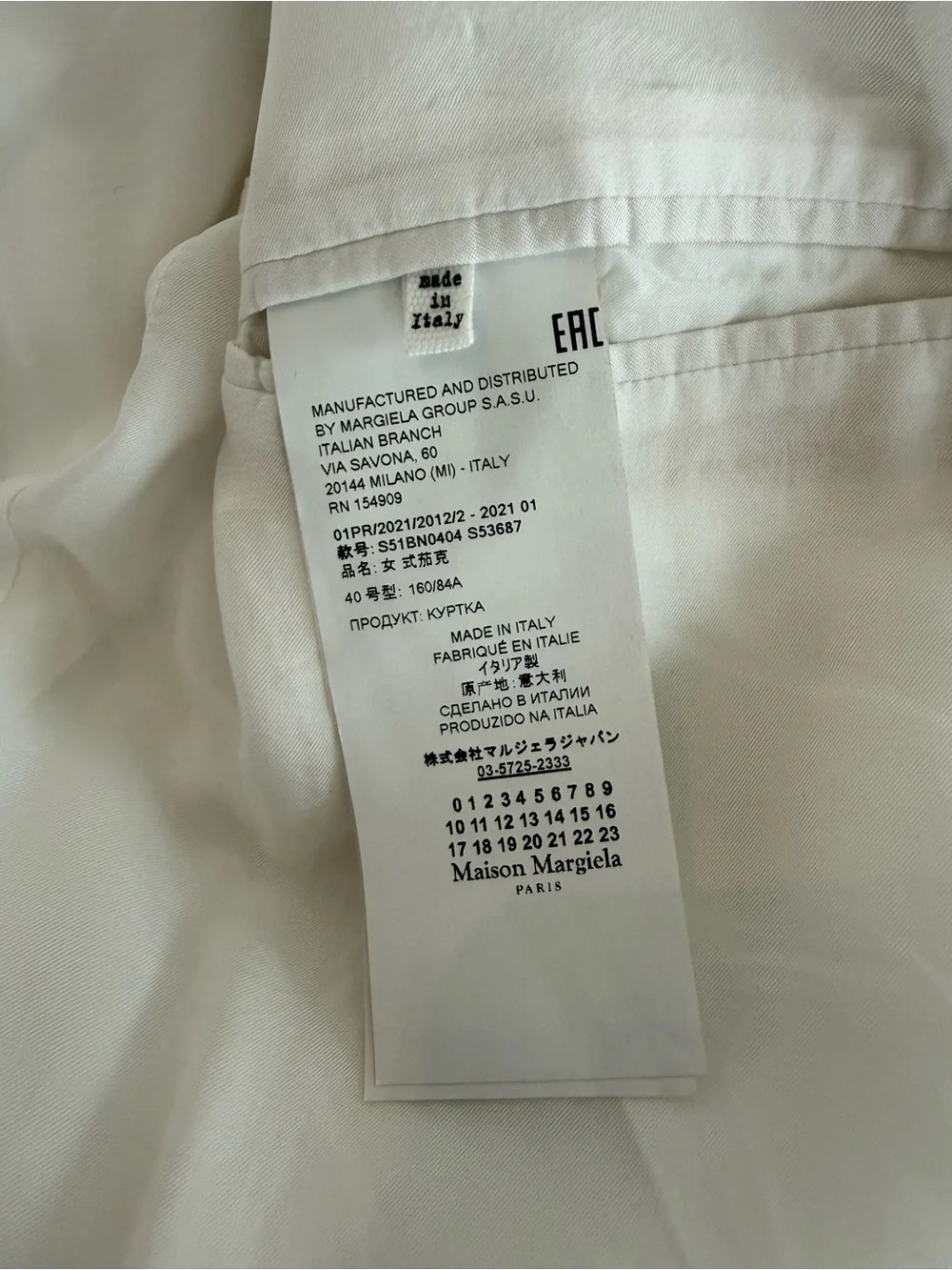 Maison Margiela Double-Breasted White Blazer with Padded Shoulders